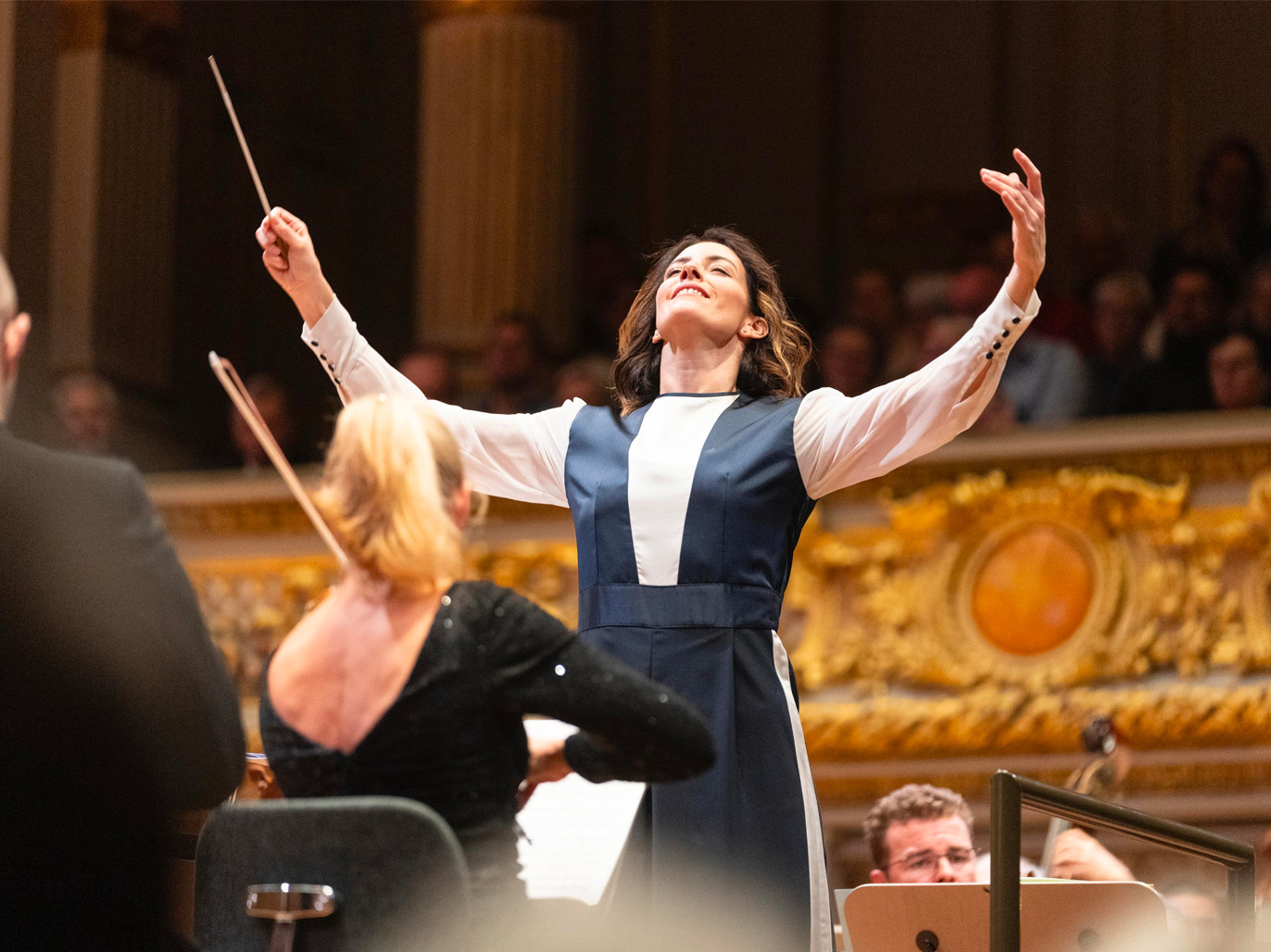 Alondra de la Parra conducts Mahler's 