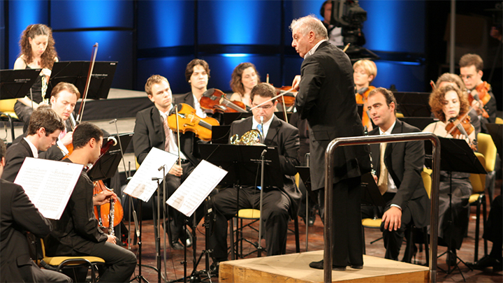 Daniel Barenboim y la West-Eastern Divan Orchestra interpretan Mozart